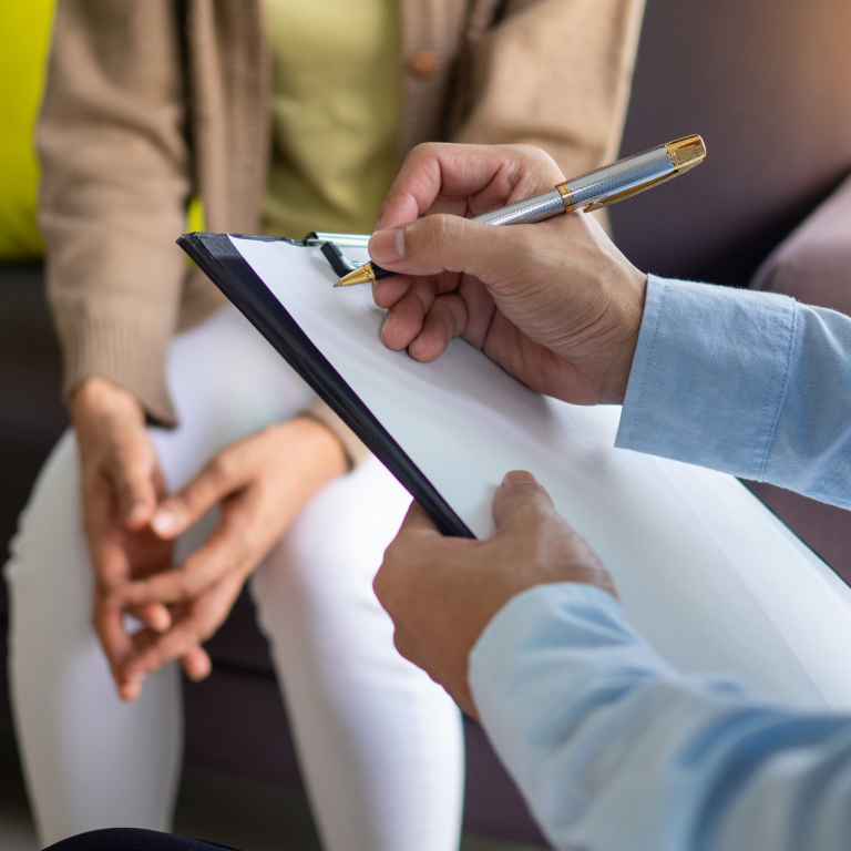 Female patients with mental illnesses and physical illnesses are currently discuss with a doctor or psychiatrist. Therapy for mental symptoms and depression